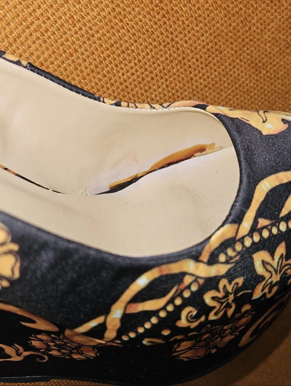 MADISON by SHOE DAZZLER Miya Platform Wedge Pumps Black and Gold Print Sz 8.5